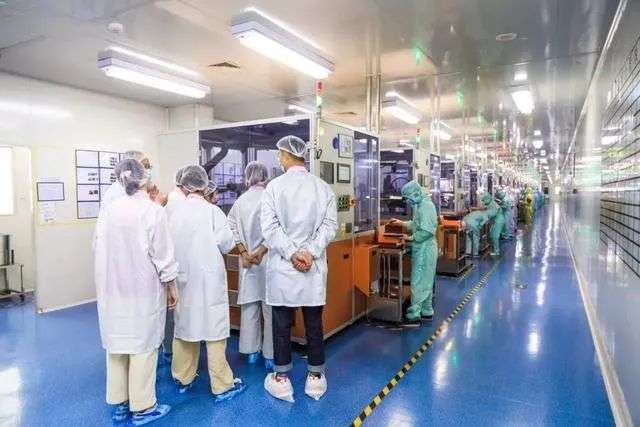 业绩向好，股价却下跌 新消费“第一股”们怎么了？以化妆品为例